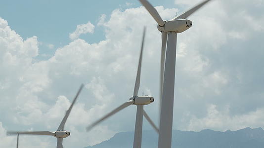 能源环保风车旋转视频视频的预览图