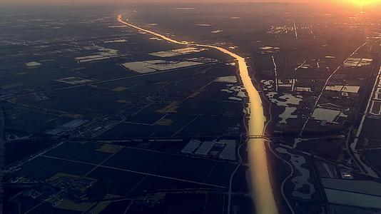 历史长河清晨高空下俯视河流视频视频的预览图