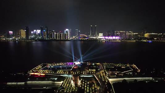 浙江杭州市民中心钱江新城夜景灯光航拍视频的预览图