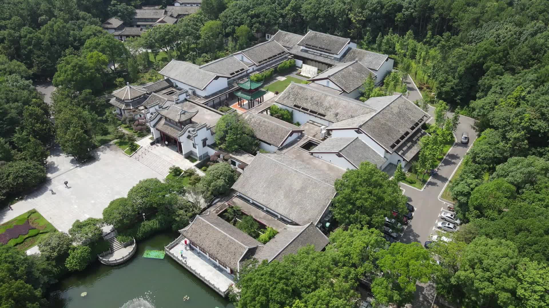 航拍湖南长沙刘少奇纪故居5A旅游景点视频的预览图
