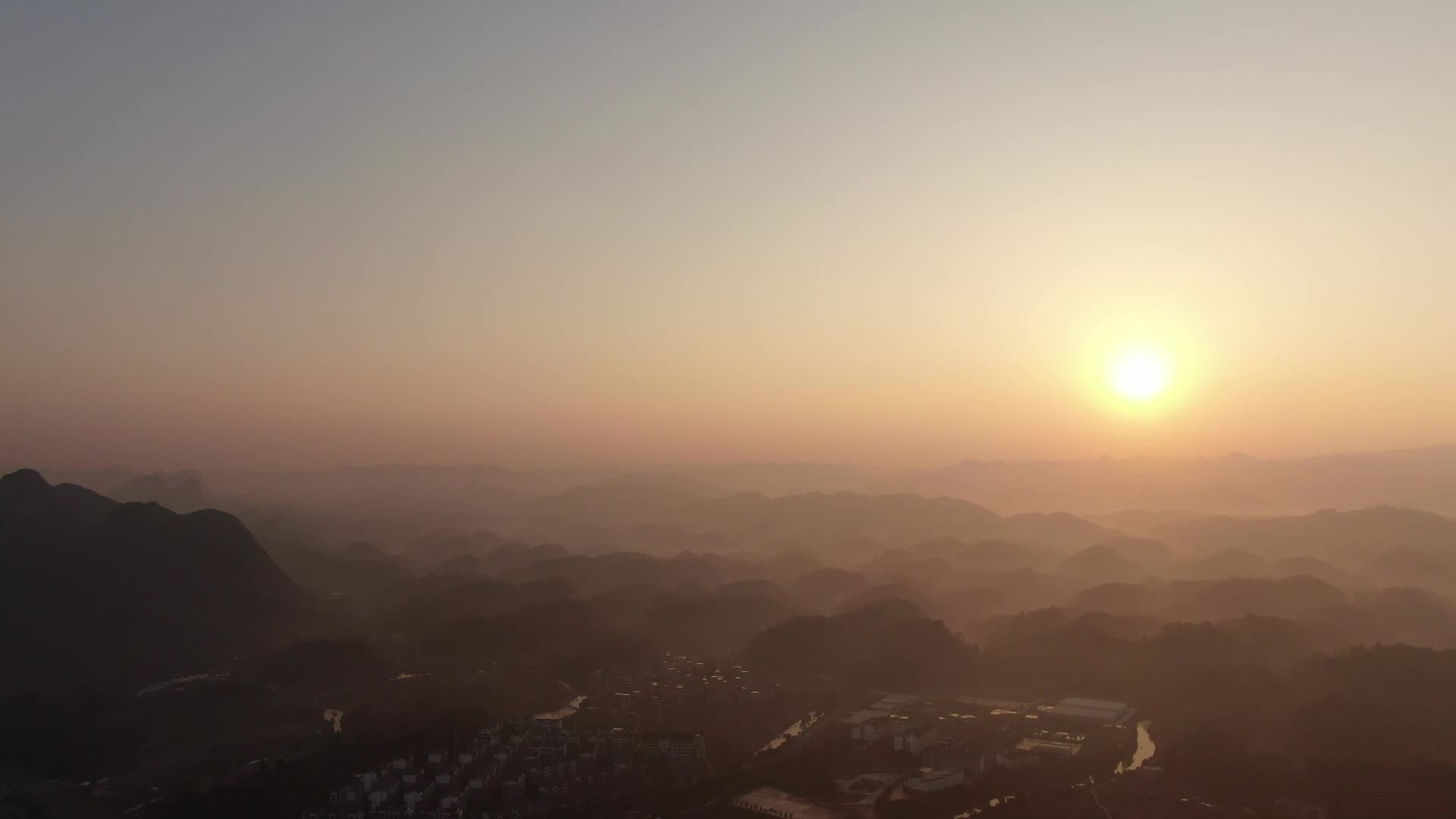 大自然山川夕阳晚霞落日航拍视频的预览图