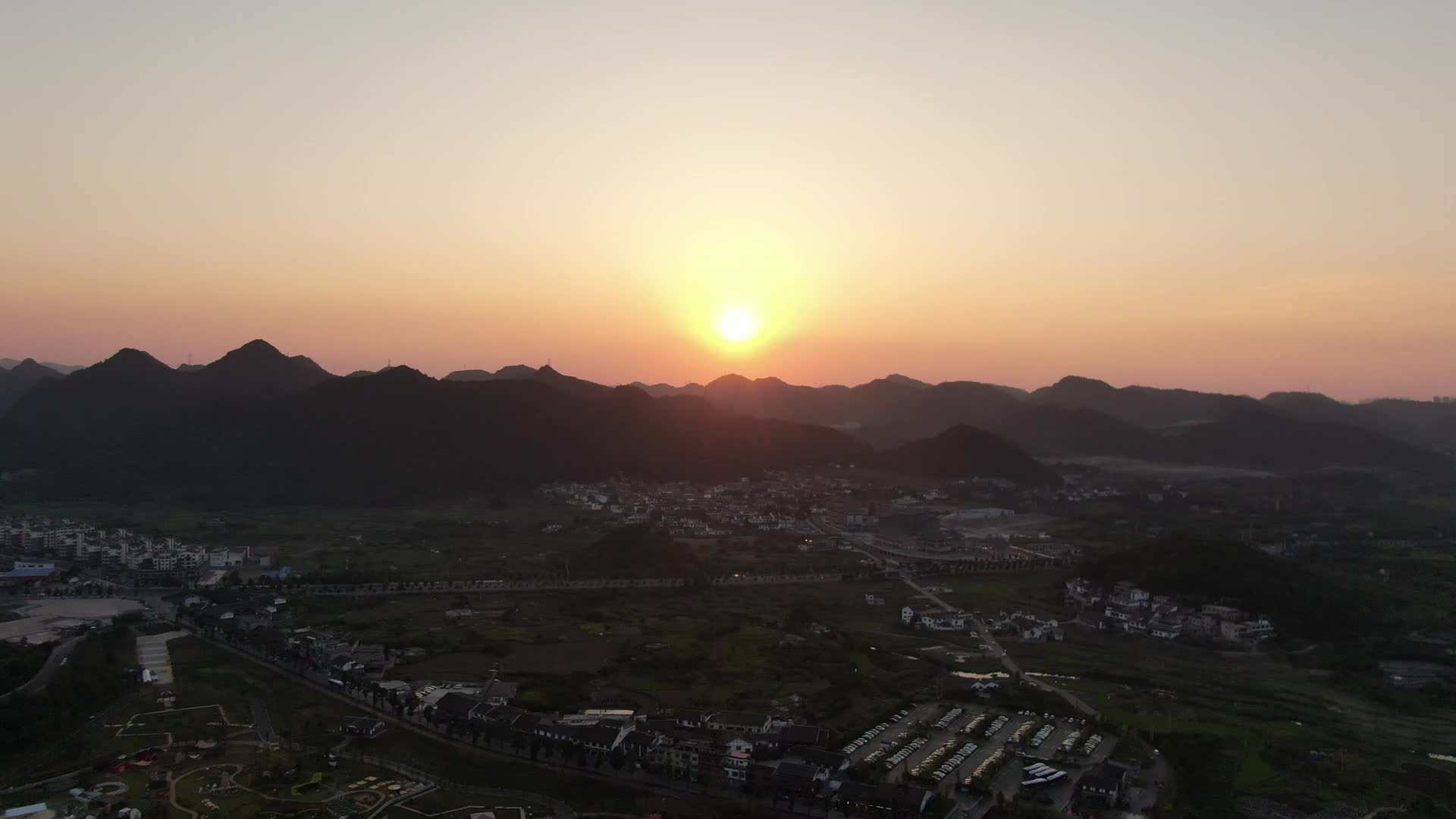 大自然日落晚霞夕阳彩霞航拍视频的预览图