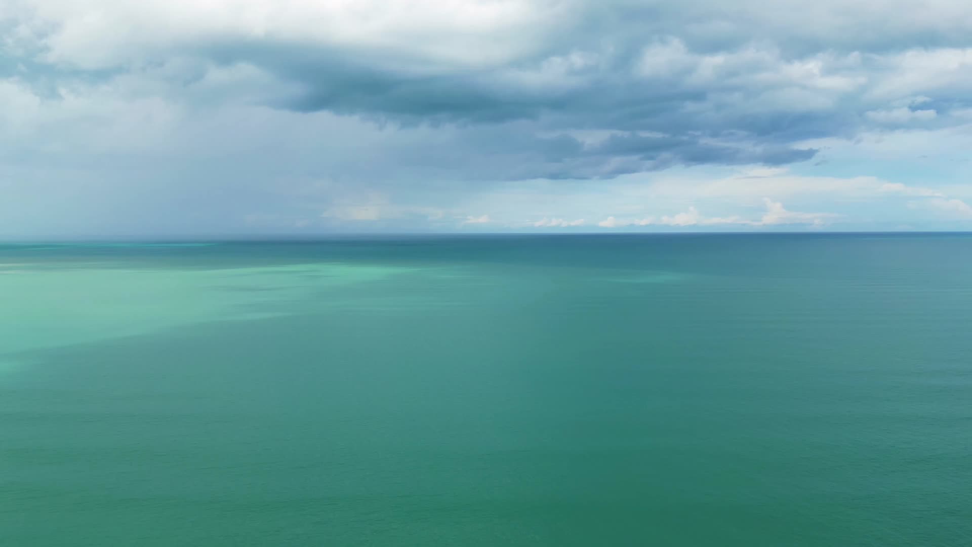 岛屿海边沙滩海浪航拍合集视频的预览图
