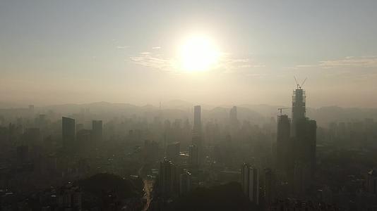 贵阳城市清晨迷雾航拍视频的预览图