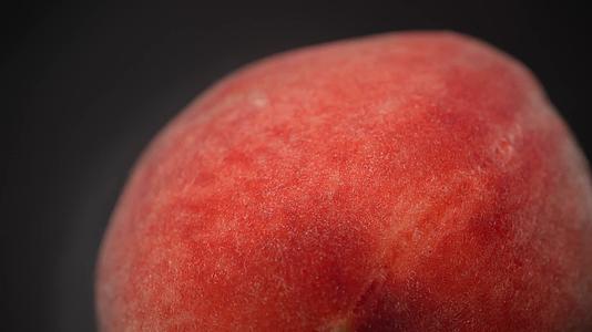 夏季水果桃子久保水蜜桃桃核视频的预览图