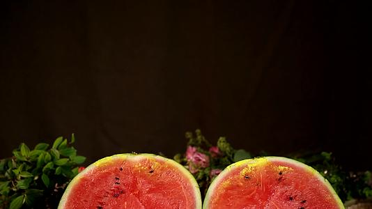 夏季水果西瓜的保鲜方法挑选西瓜视频的预览图