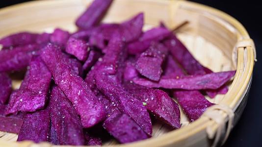 紫薯干紫薯条冻干粗粮零食视频的预览图