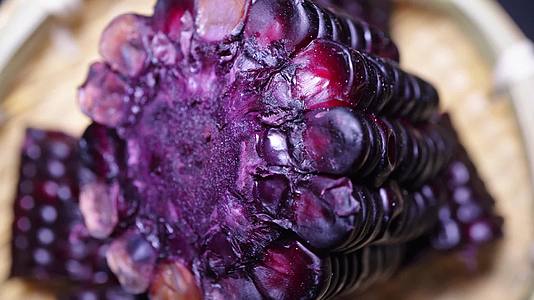 紫玉米黑玉米健康粗粮视频的预览图
