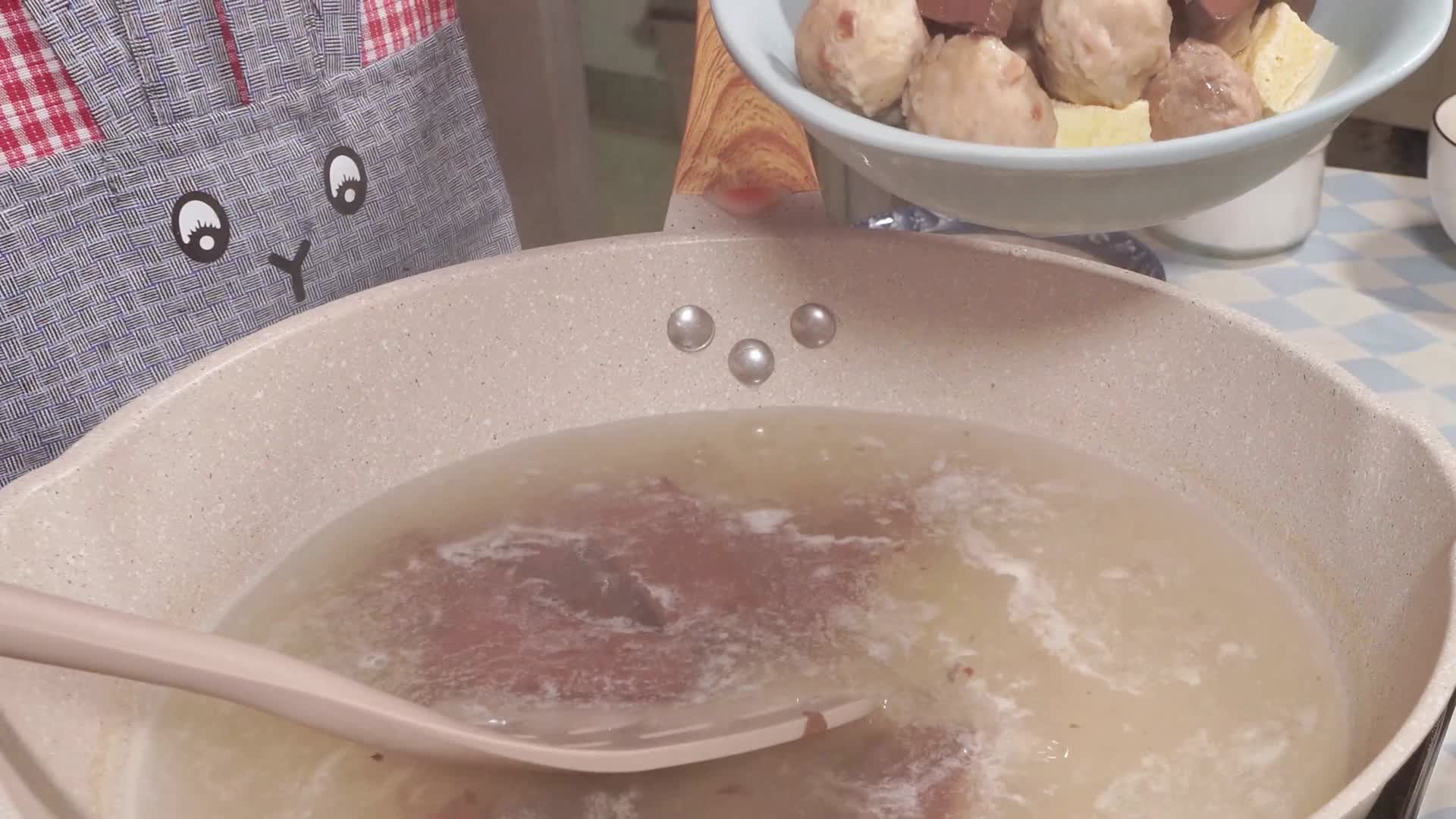 煮血豆腐鸭血豆腐视频的预览图