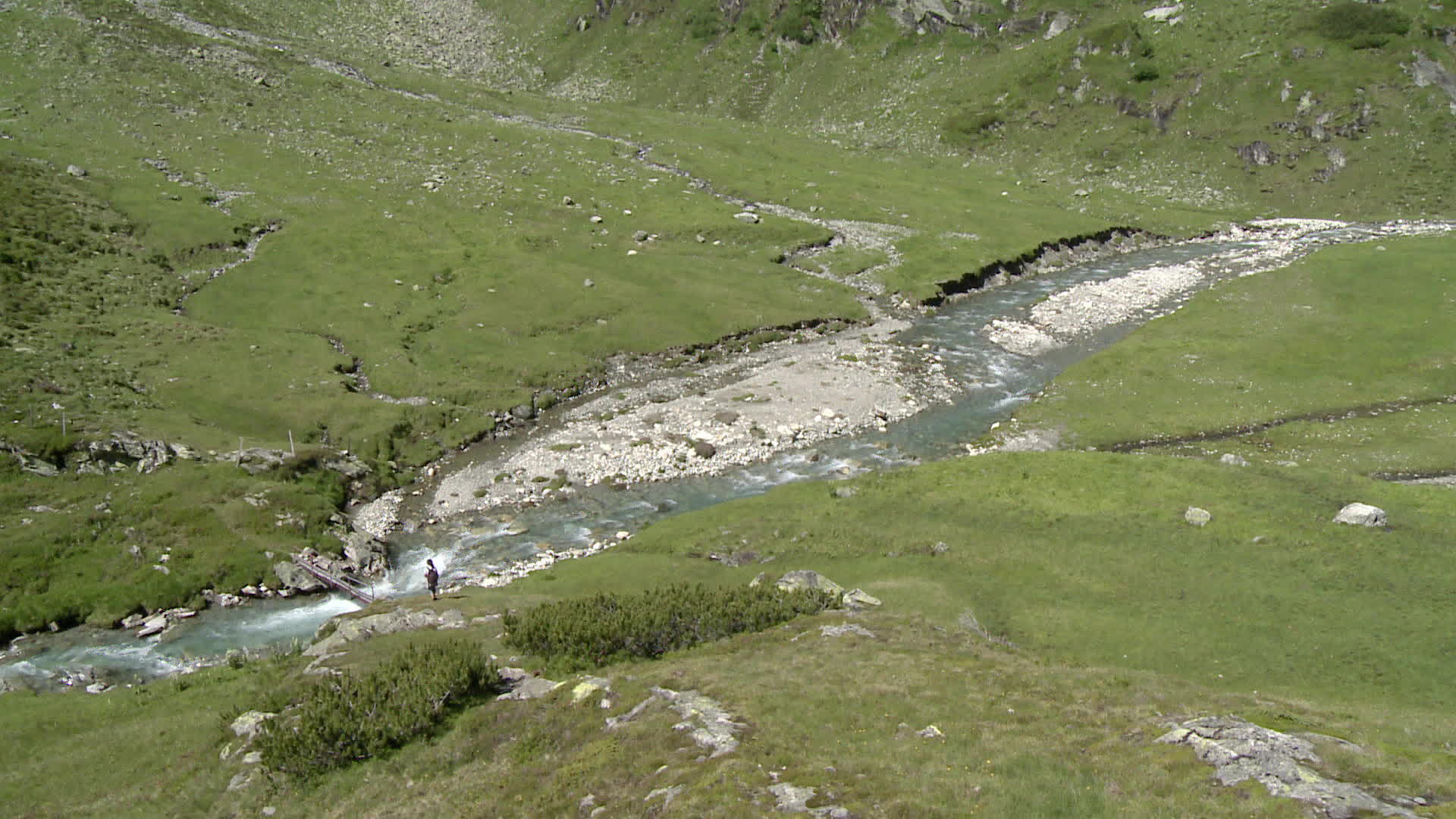 阿尔卑斯山溪视频的预览图
