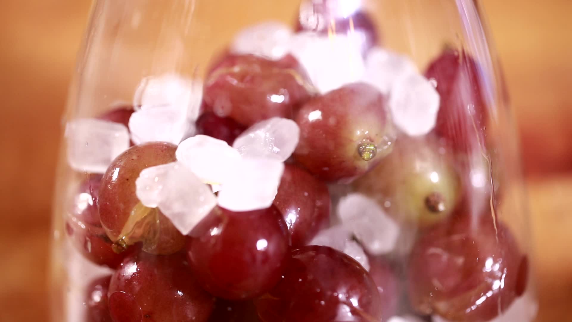 发酵酿酒自制葡萄酒葡萄酵素视频的预览图