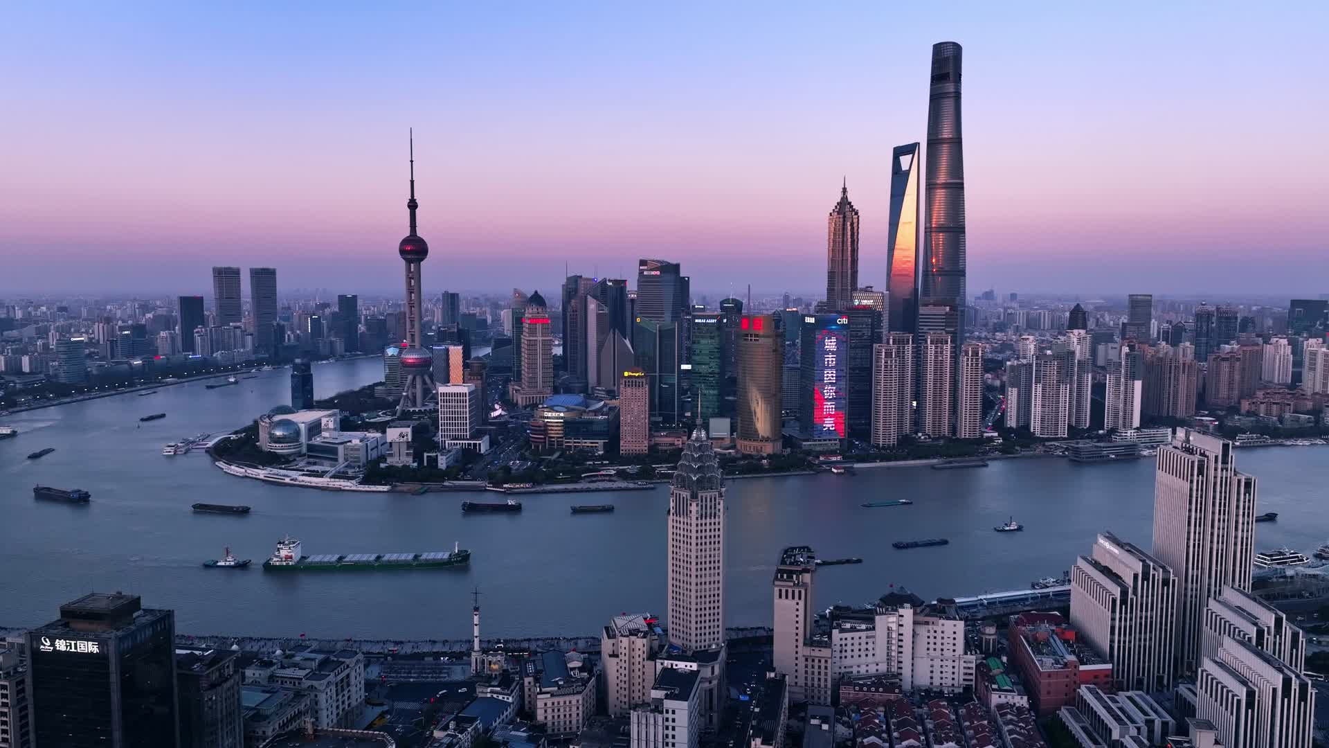 上海春天陆家嘴世茂地标日出朝霞视频的预览图