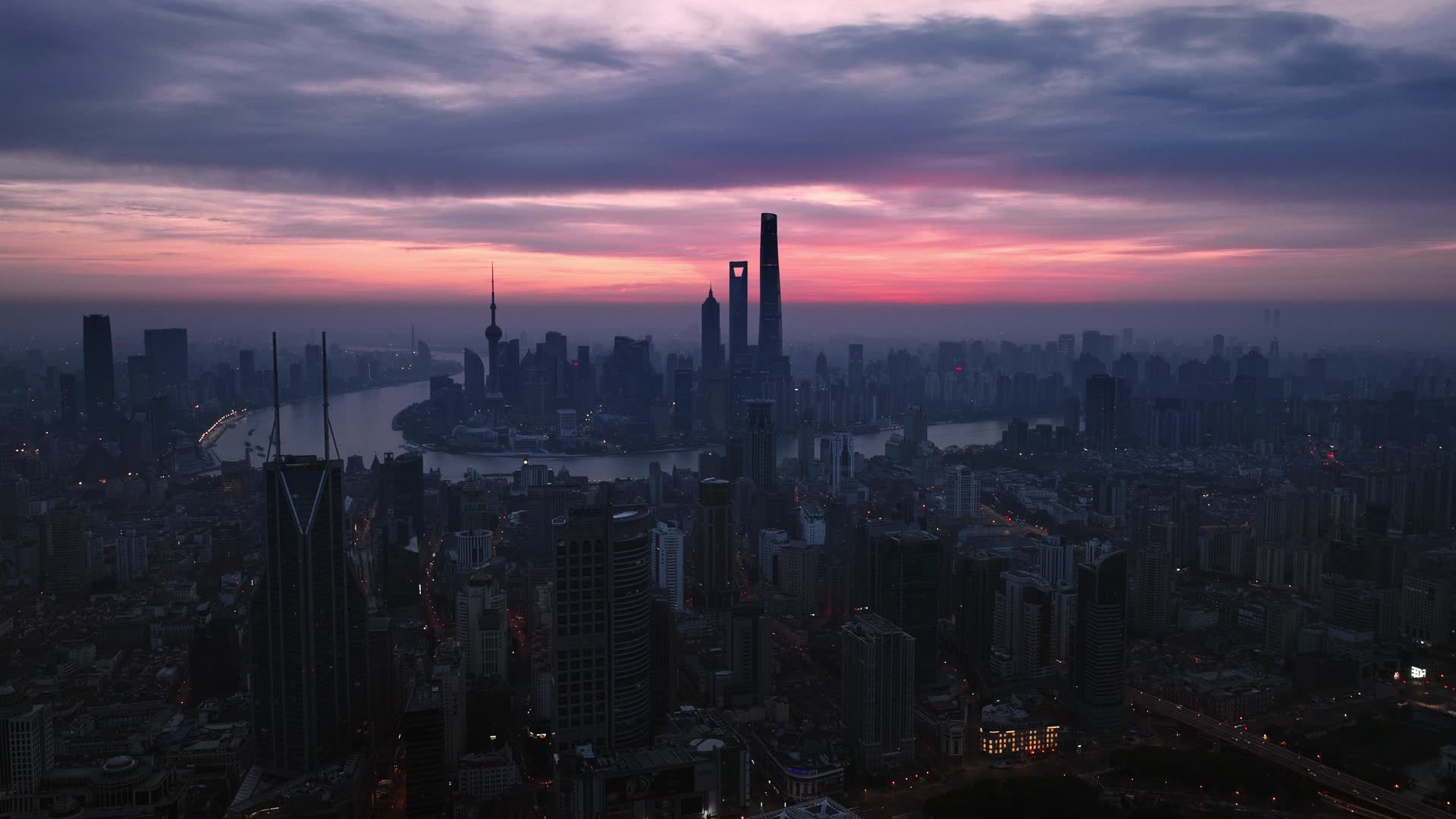 上海春天陆家嘴世茂地标日出朝霞大范围延时视频的预览图