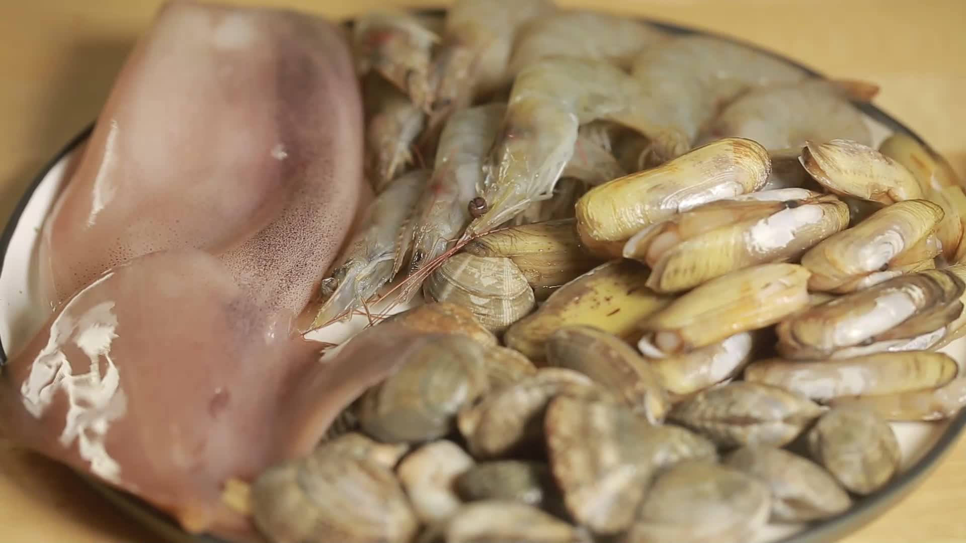 花蛤大虾蛏子鱿鱼各种海鲜视频的预览图