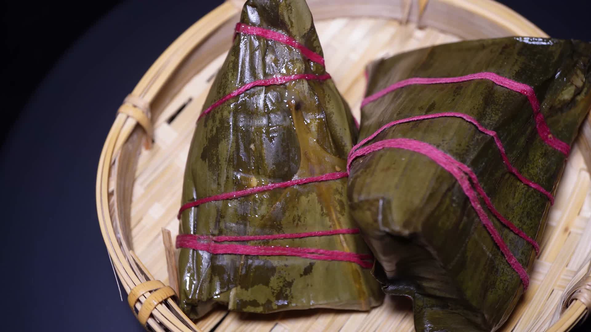 黄米粽子端午豆沙粽子传统节日美食视频的预览图