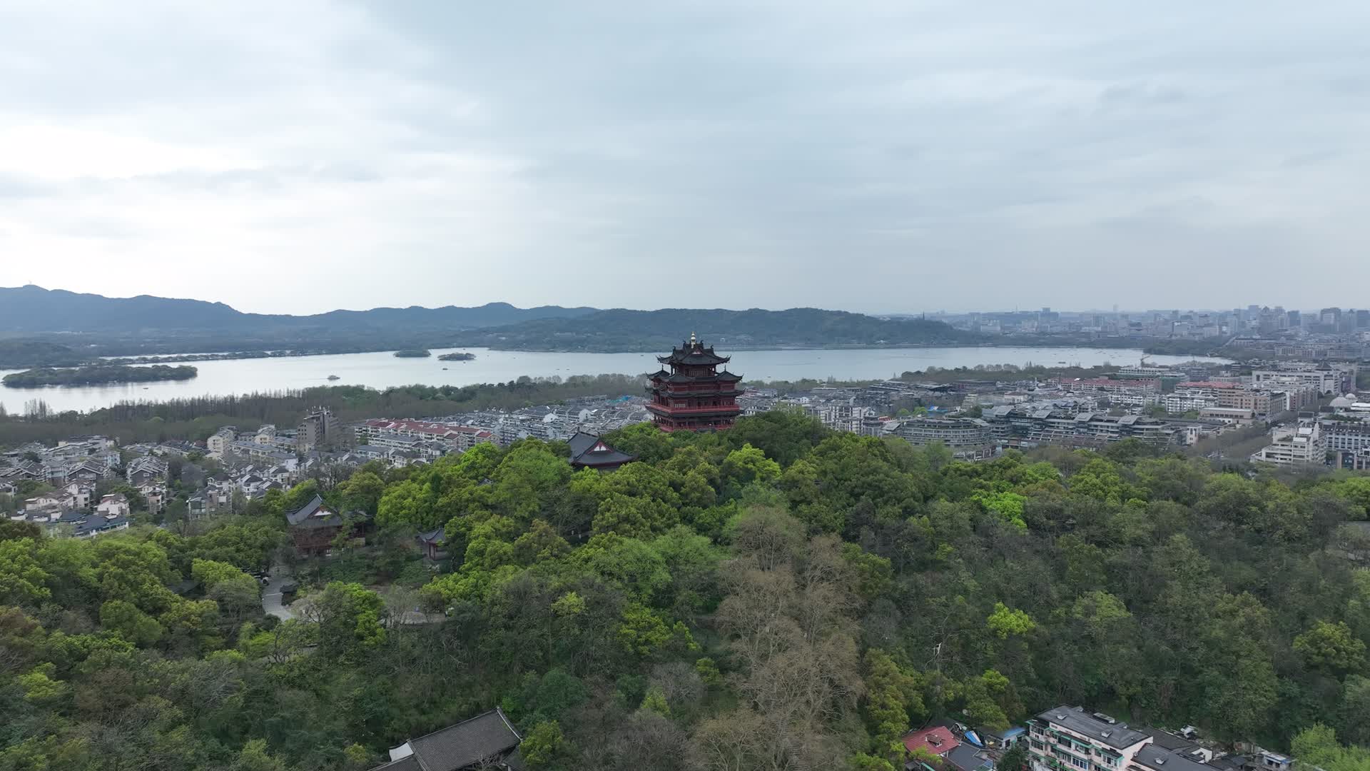 航拍杭州西湖自然风景与城市视频的预览图