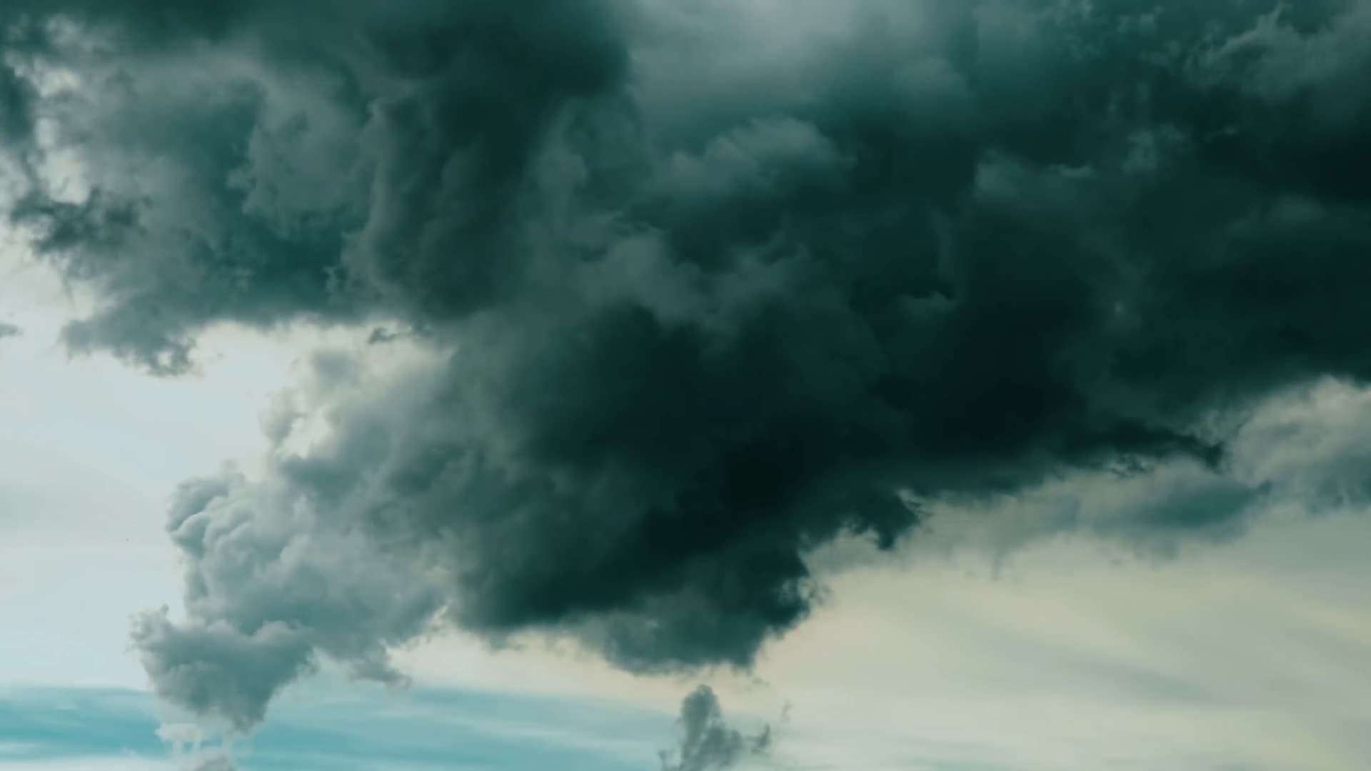 空中云彩云层翻滚涌动视频的预览图