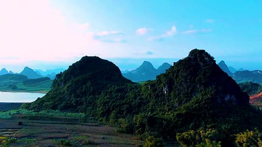 可商航拍广西柳州壮族村落山川风光视频的预览图