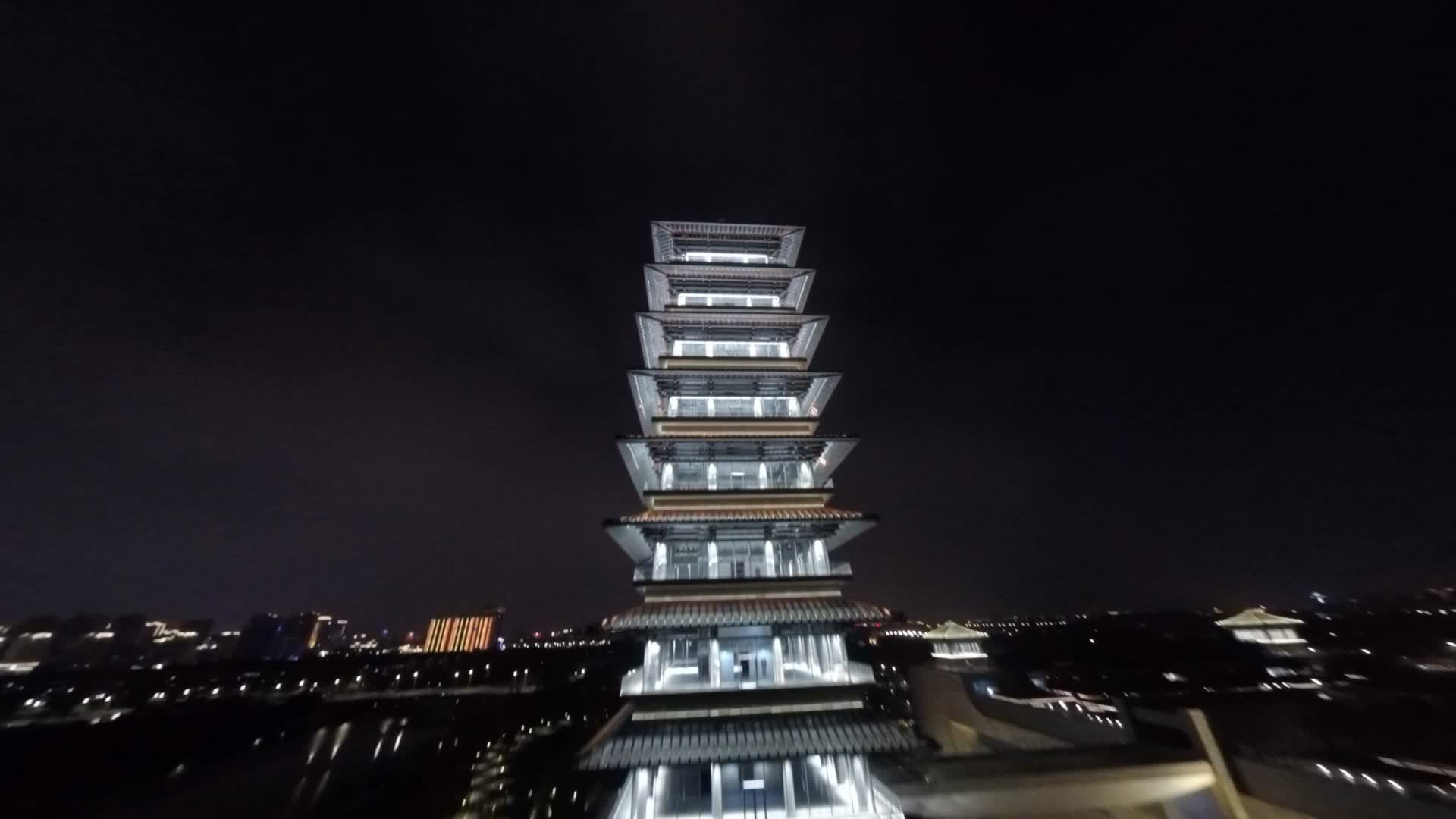 穿越机航拍中国大运河博物馆夜景大运塔视频的预览图