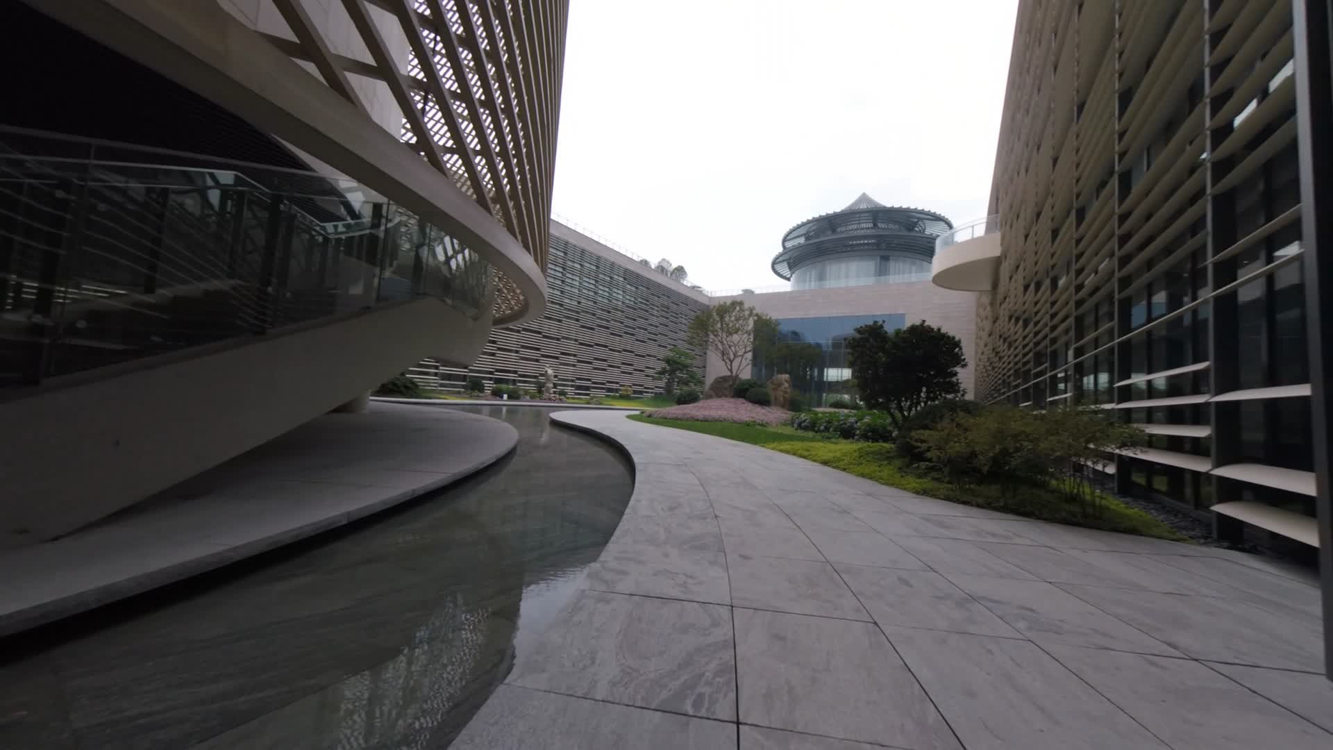穿越机航拍中国大运河博物馆内景视频的预览图