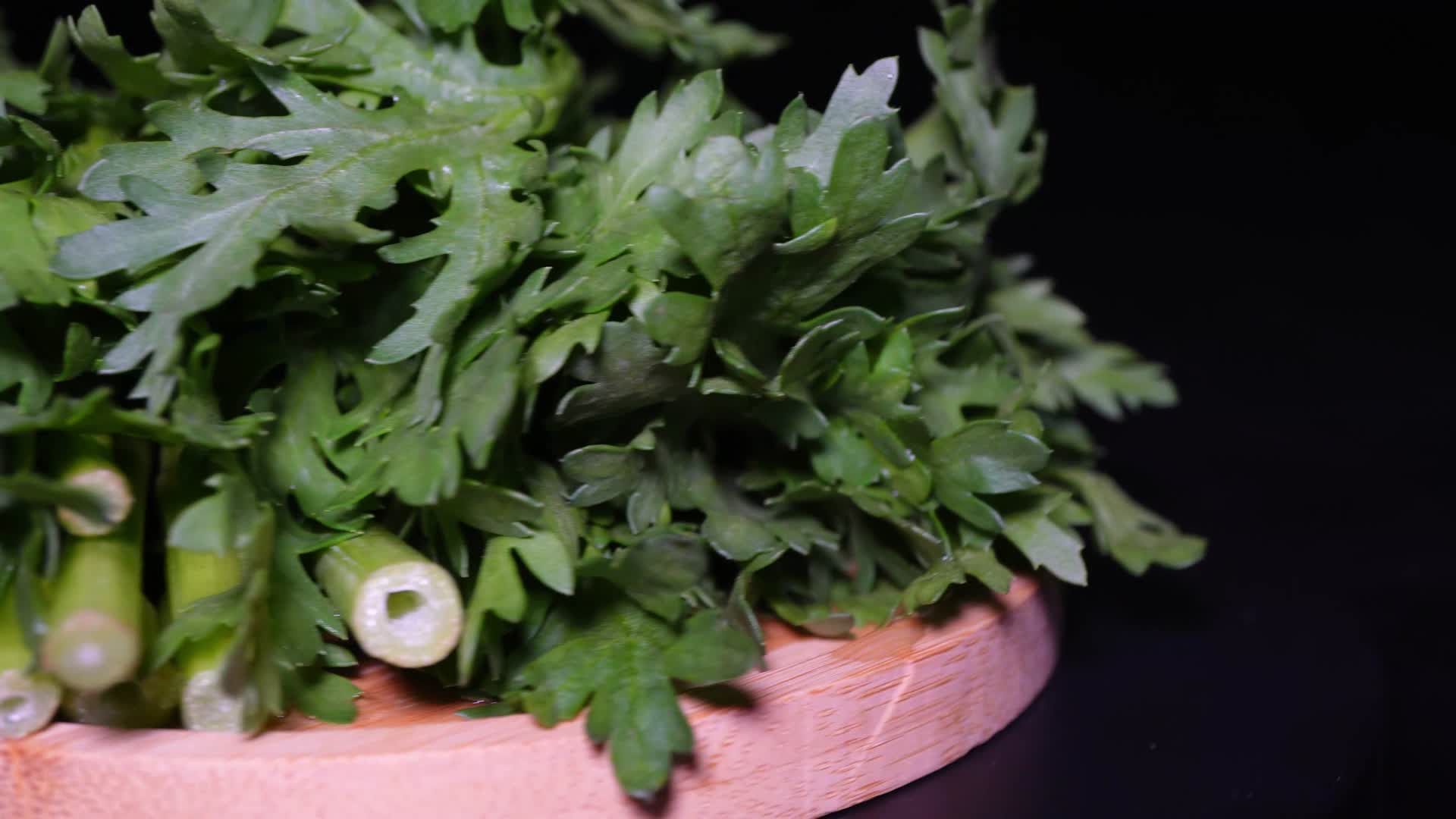 蒿子秆蔬菜茼蒿食材视频的预览图