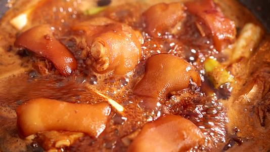 红烧猪蹄炖猪蹄做饭中餐美食视频的预览图