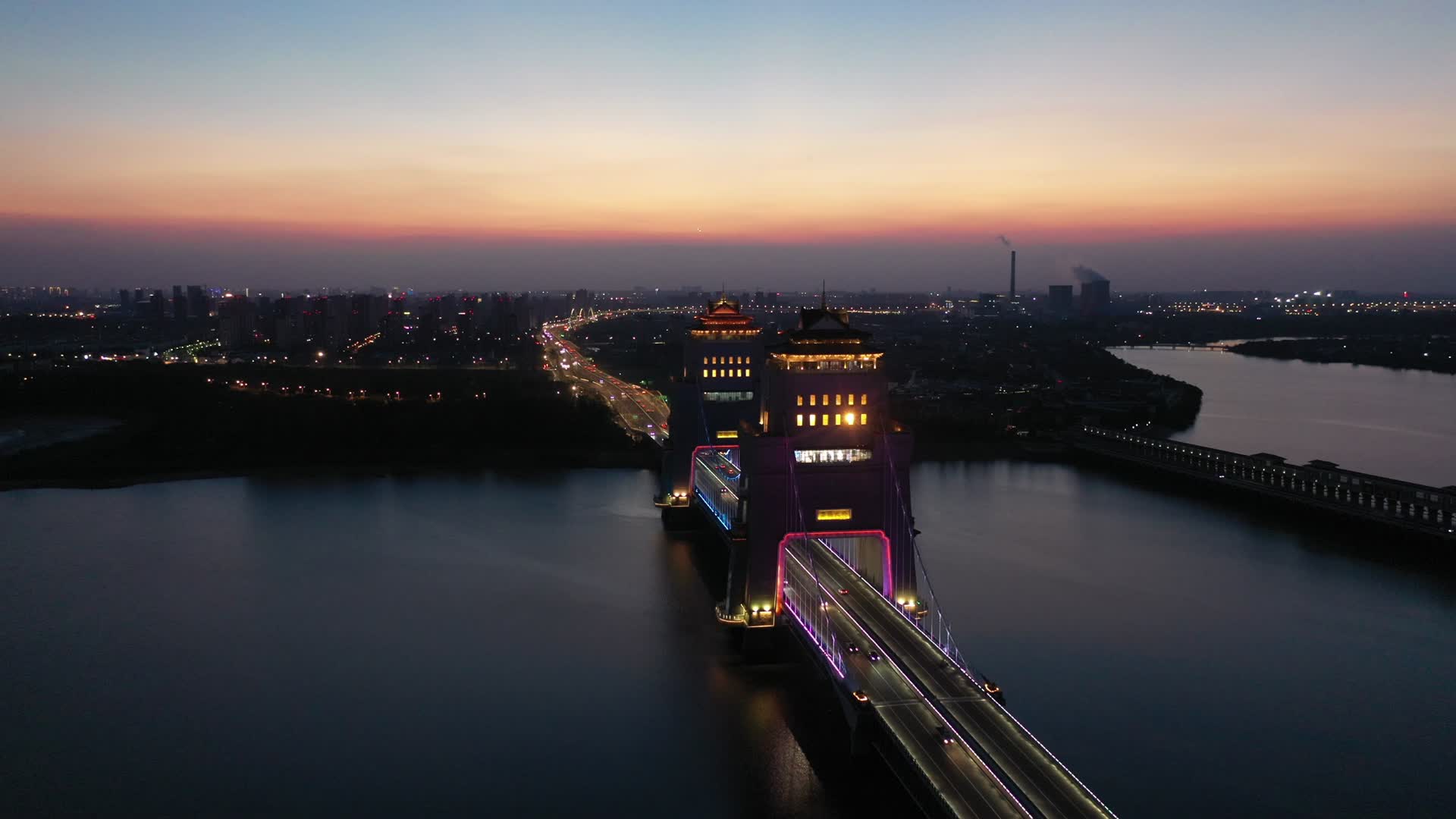 航怕扬州万福大桥夕阳视频的预览图