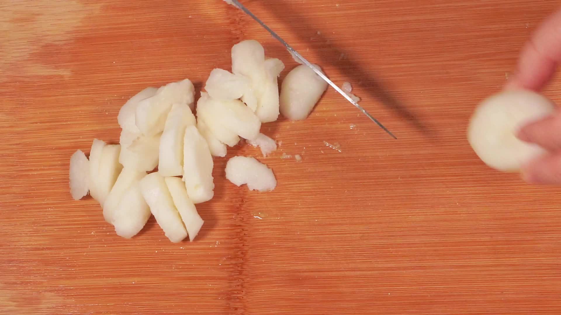 马蹄荸荠切块切菜视频的预览图