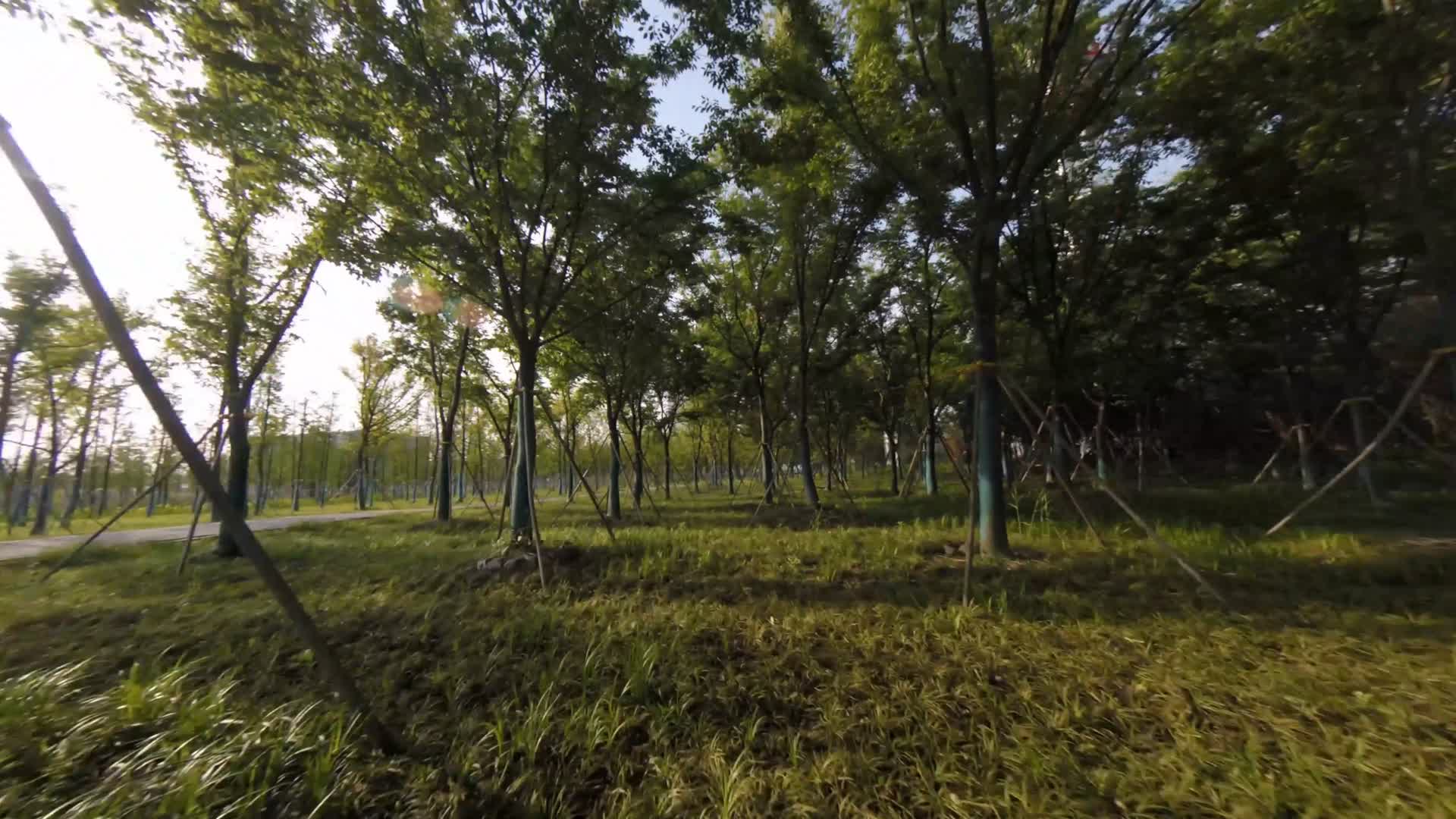 扬州六圩灯塔江边穿越机航拍视频的预览图