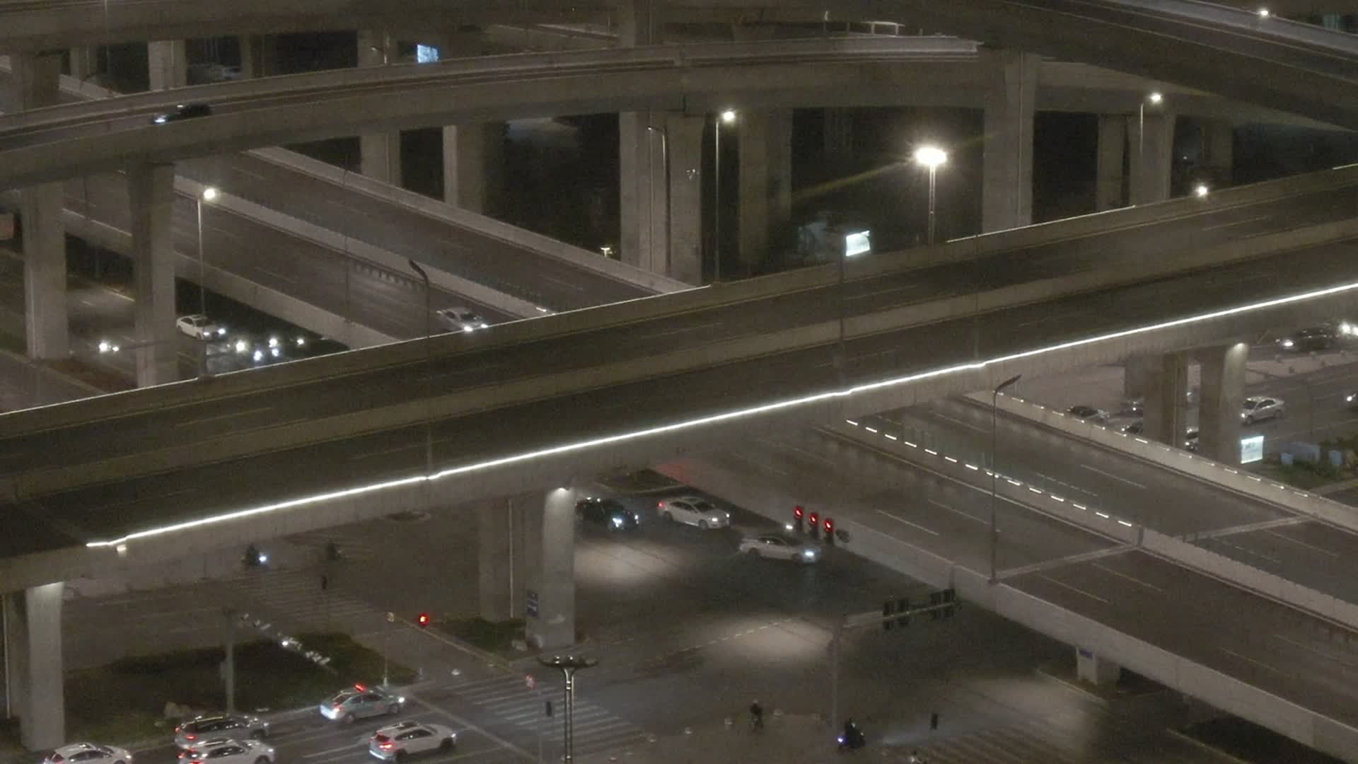 航拍扬州西区五层高架车流道路长焦画面视频的预览图