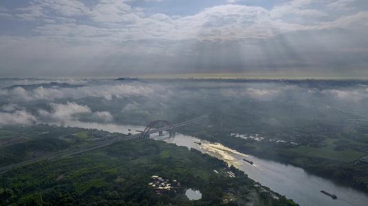 4K延时航拍南宁邕江六律大桥日出云海视频的预览图