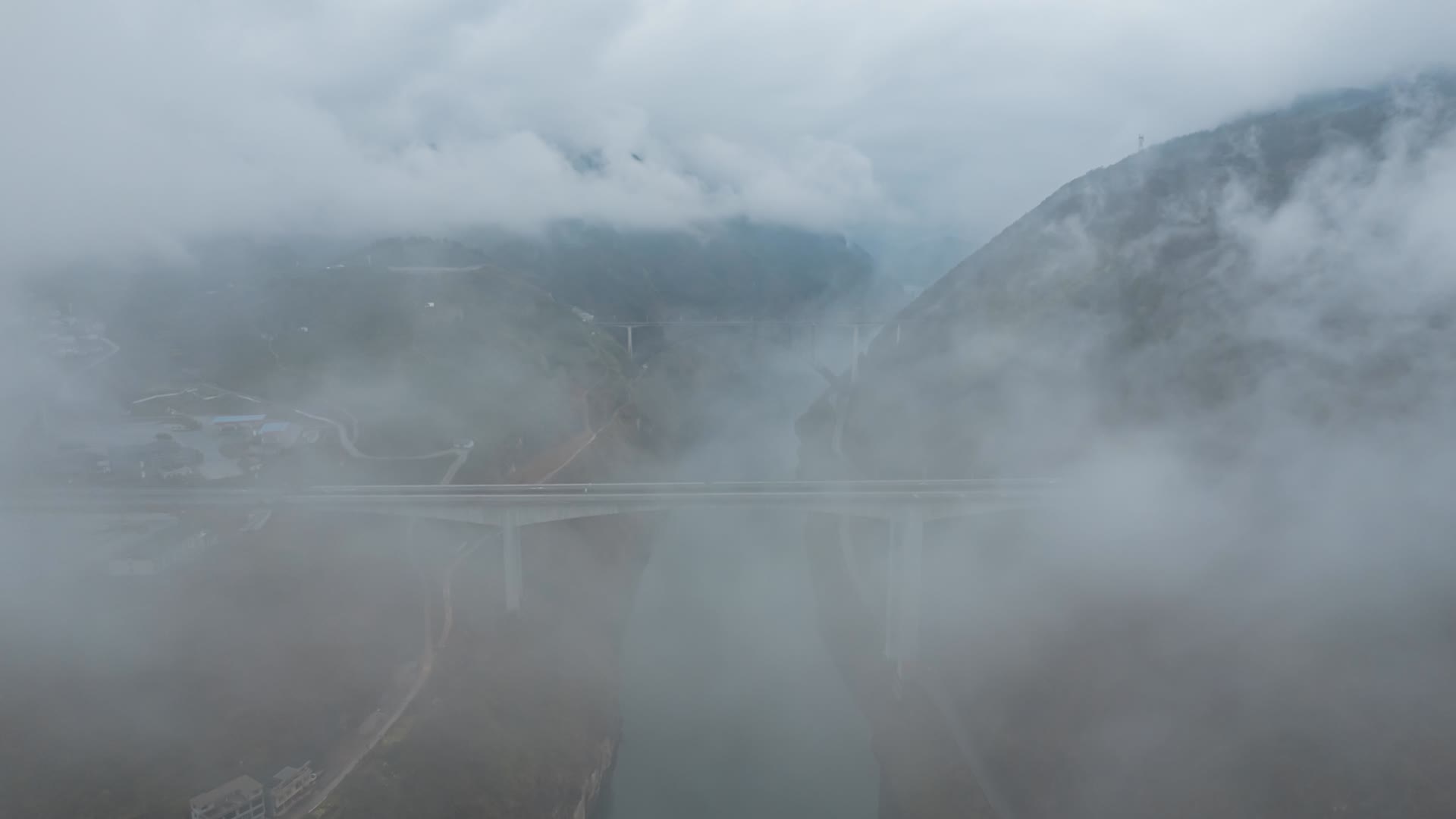 8K湖南湘西罗依溪河流航拍延时视频的预览图