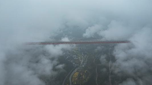 4K湖南湘西矮寨大桥基建桥梁航拍延时视频的预览图