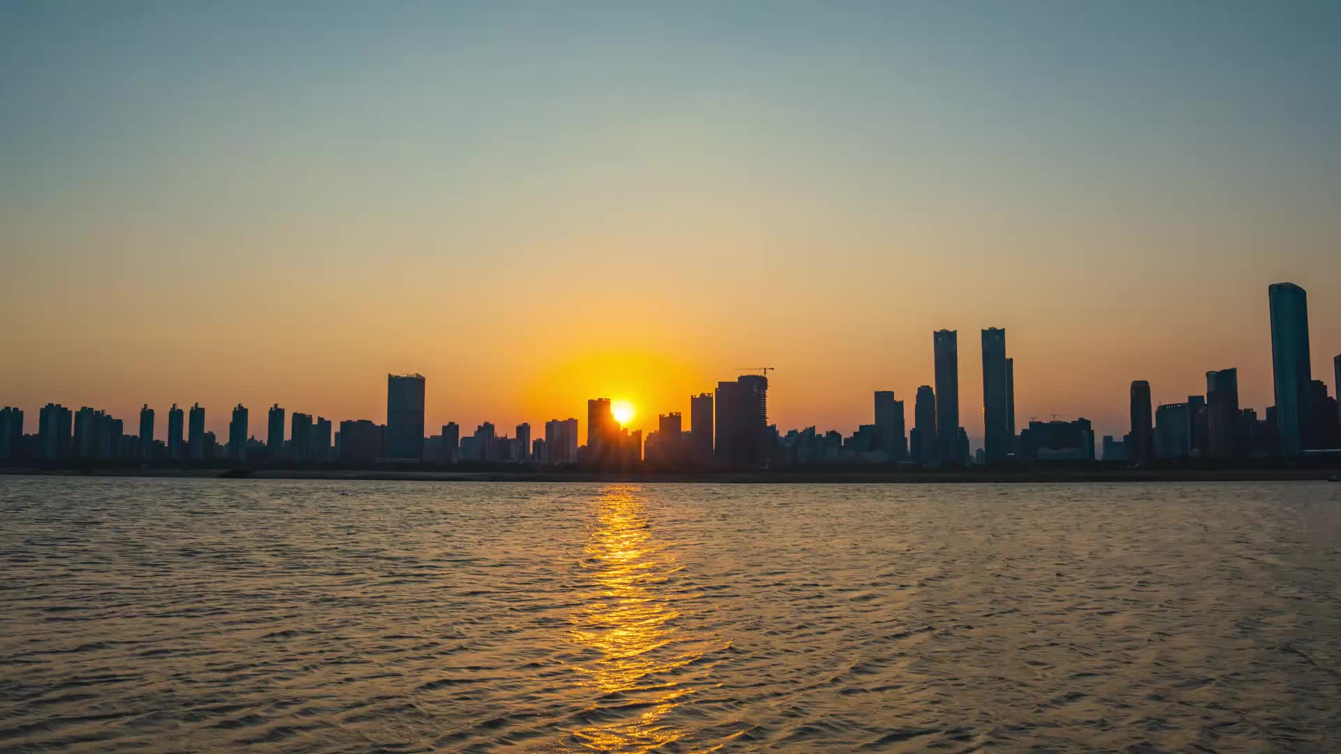 江西南昌城市日落延时摄影视频的预览图