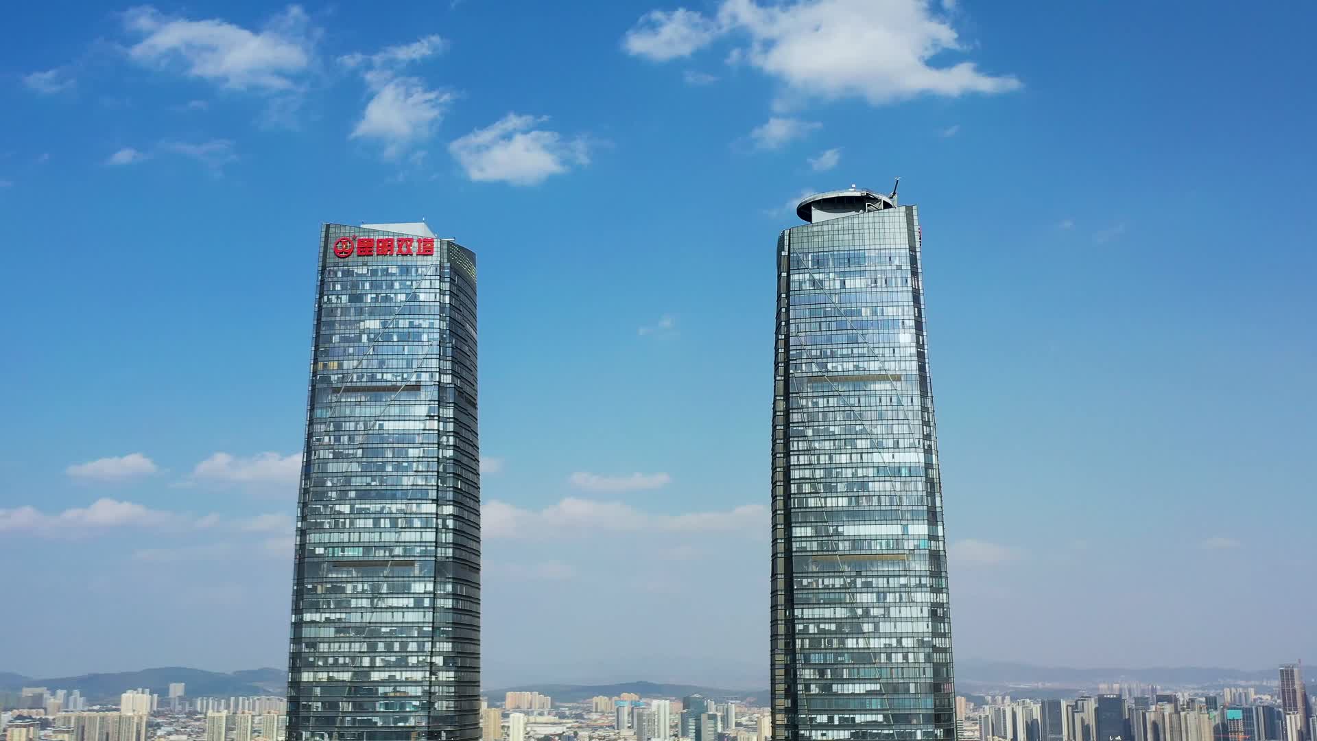 4k航拍云南昆明双塔建筑视频的预览图