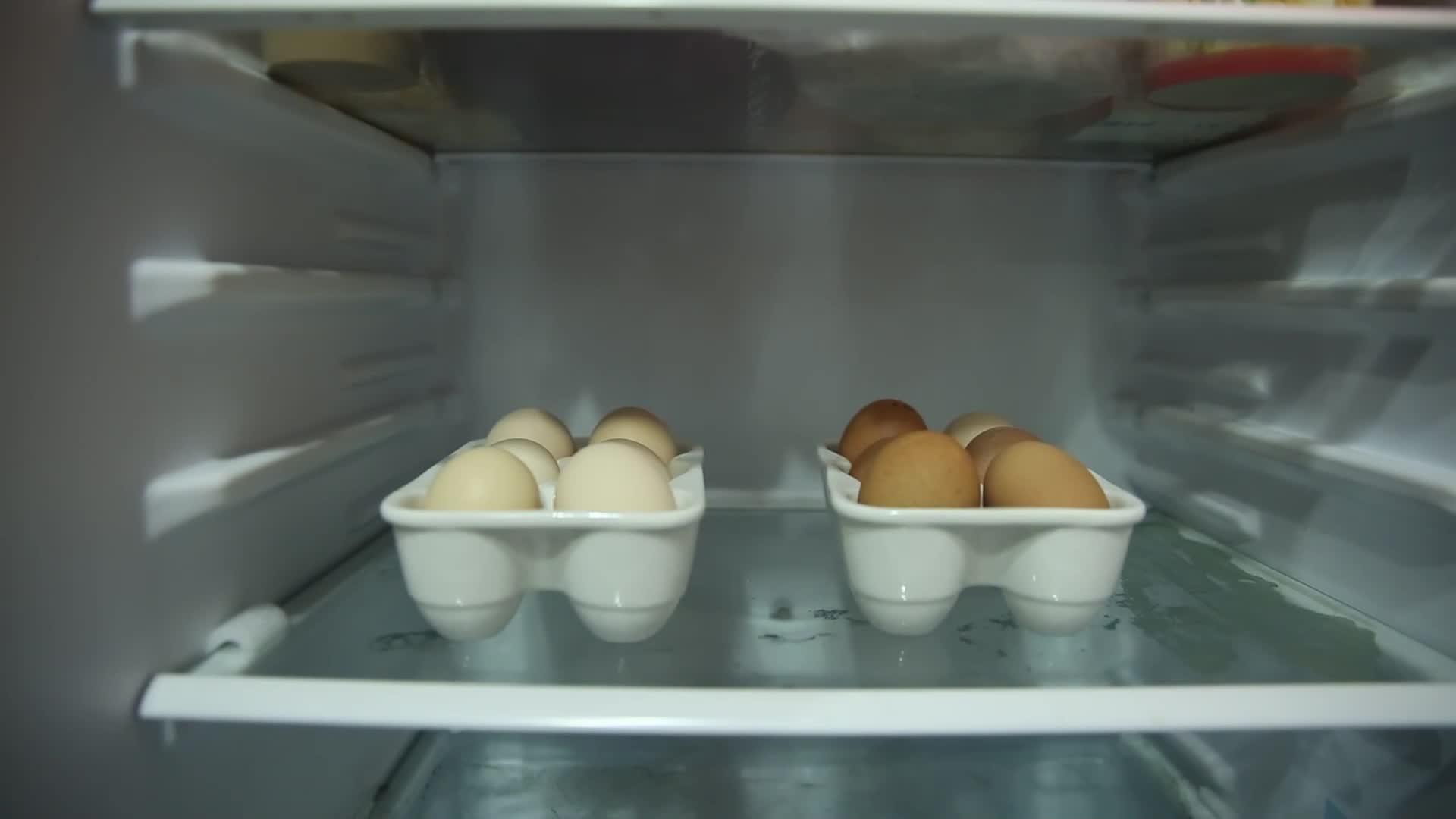 冰箱里的鸡蛋视频的预览图