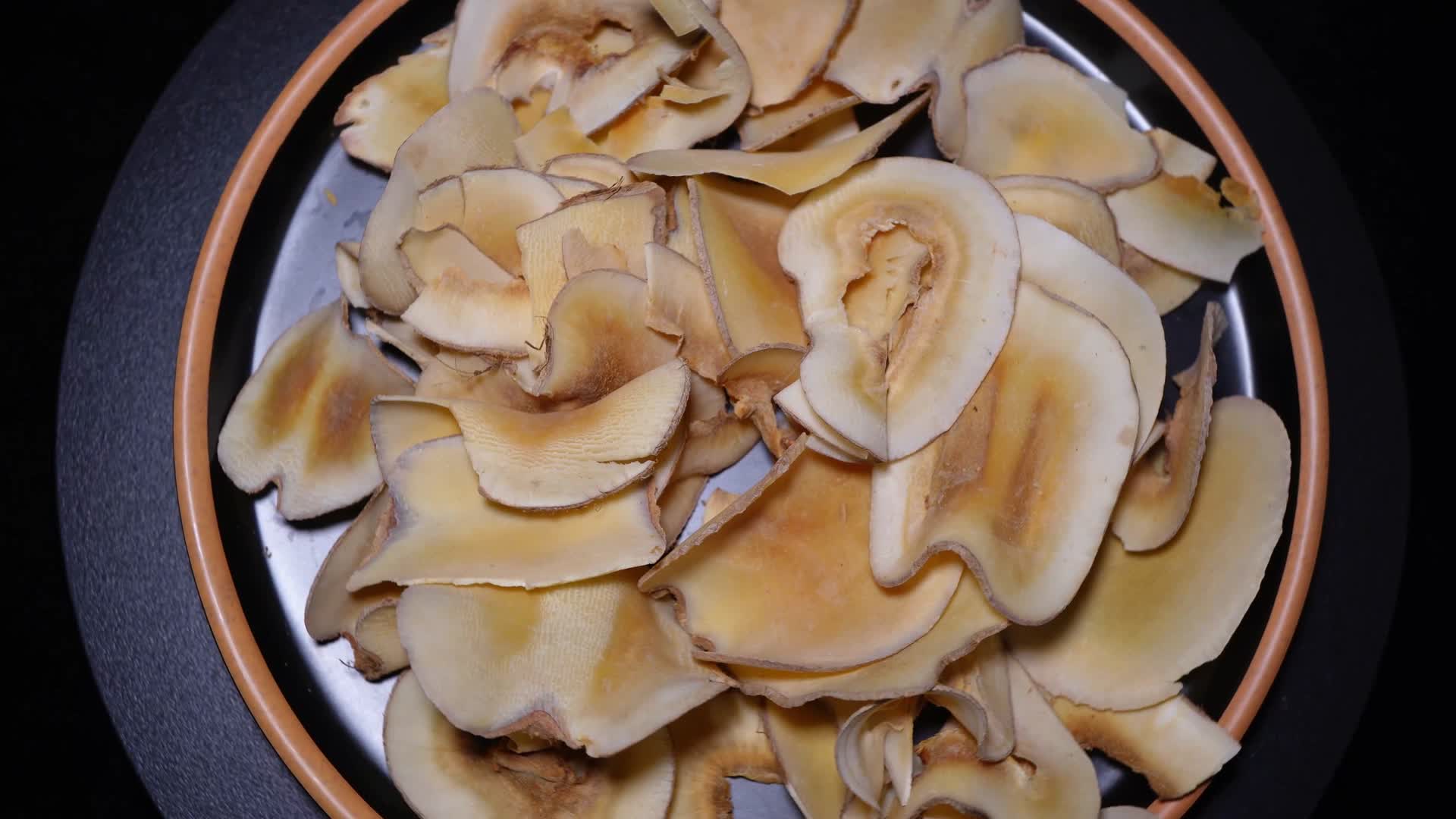 煲汤原料海底椰片雪梨片视频的预览图