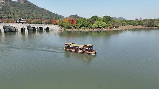 杭州市湘湖两条船航拍视频的预览图