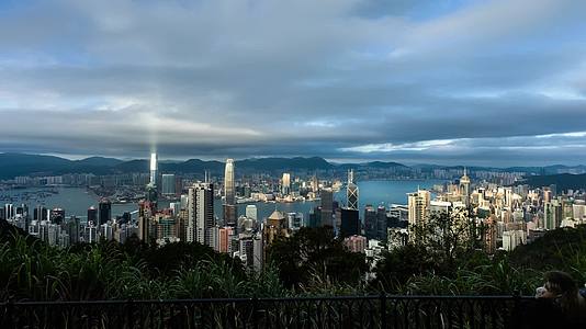 香港太平山延时摄影日转夜视频的预览图