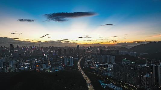 深圳京港澳高速公路傍晚延时摄影4k视频的预览图