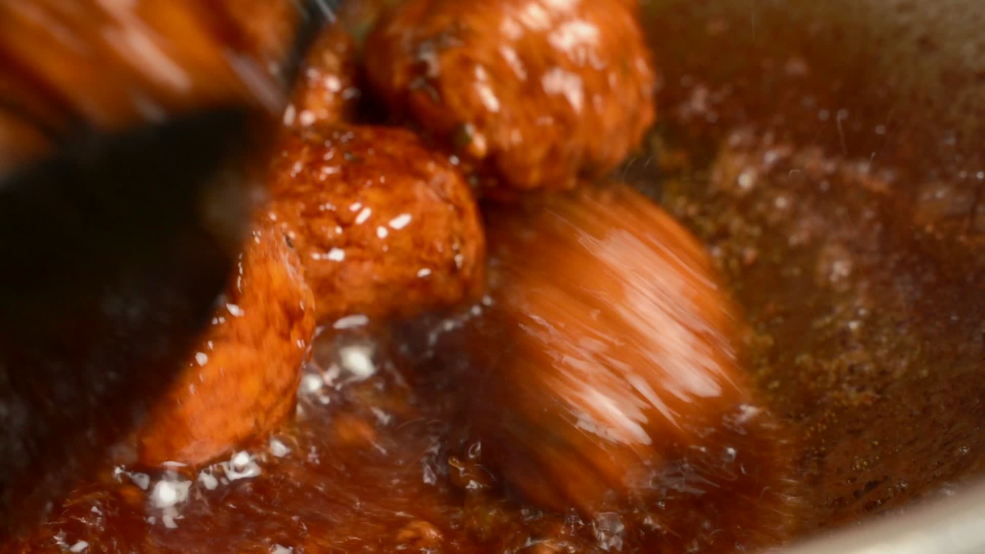 中华美食红烧狮子头4K视频的预览图