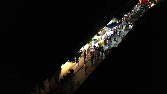 航拍高邮盂城驿夜景视频的预览图