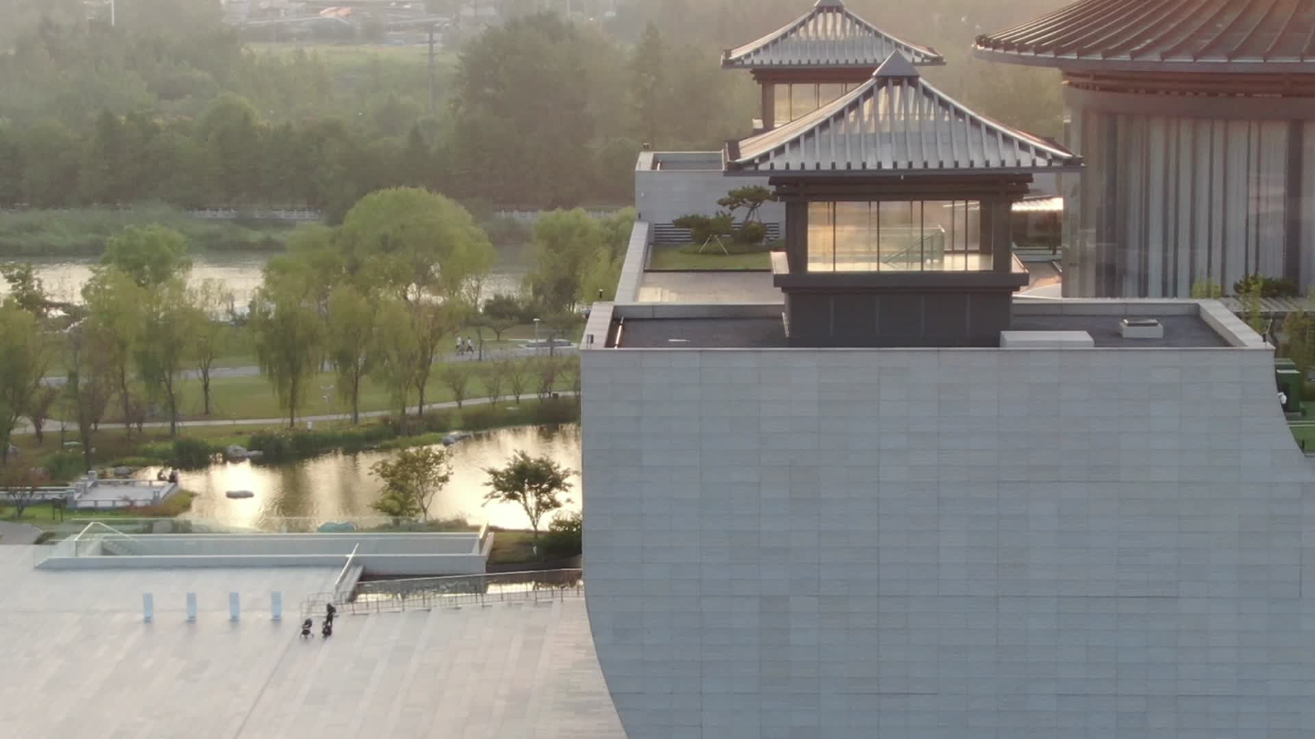 长焦航拍中国大运河博物馆夕阳大运塔视频的预览图