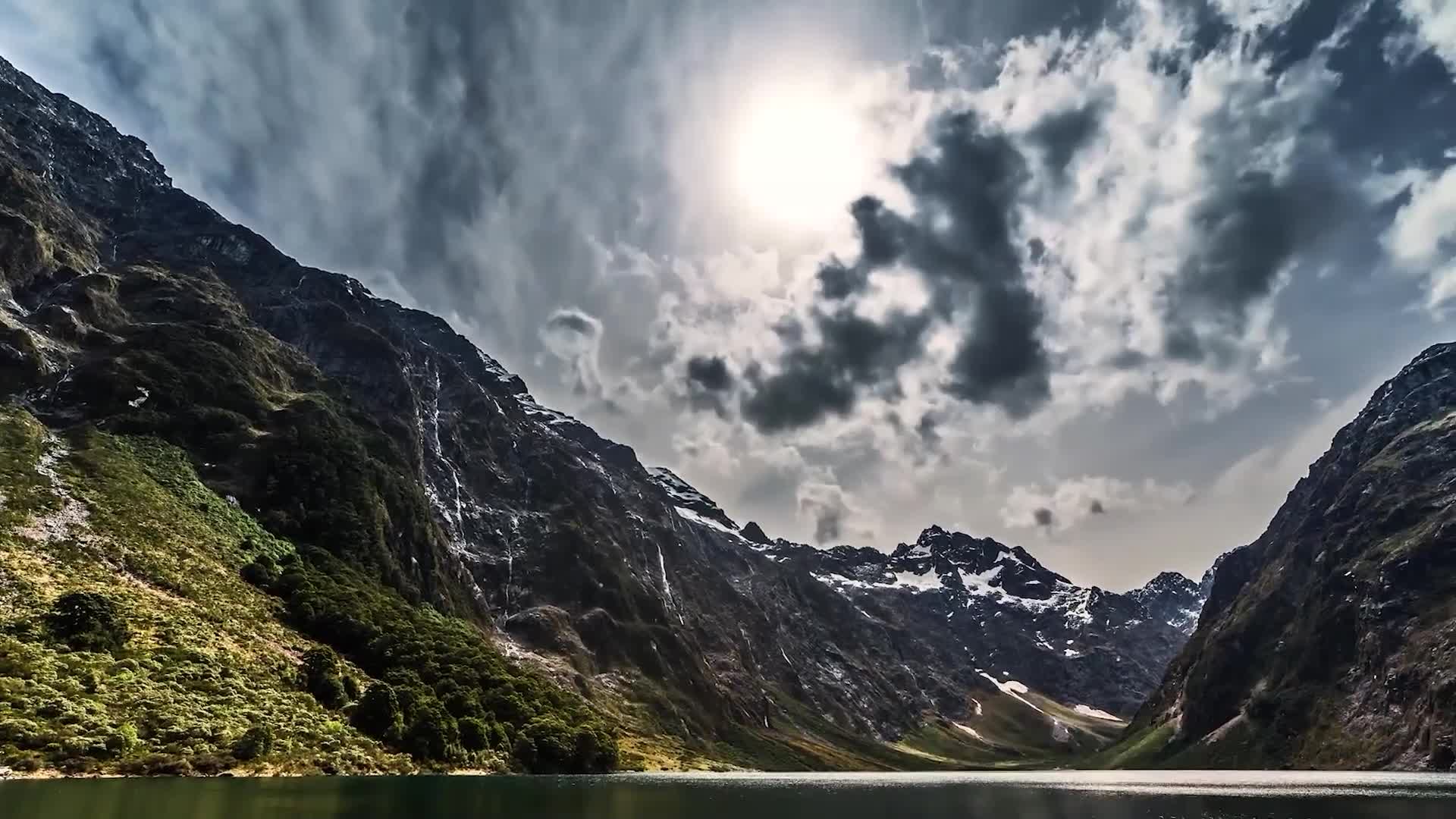 雪山湖面延时视频的预览图