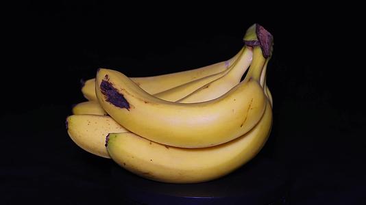 香蕉水果热带芭蕉视频的预览图