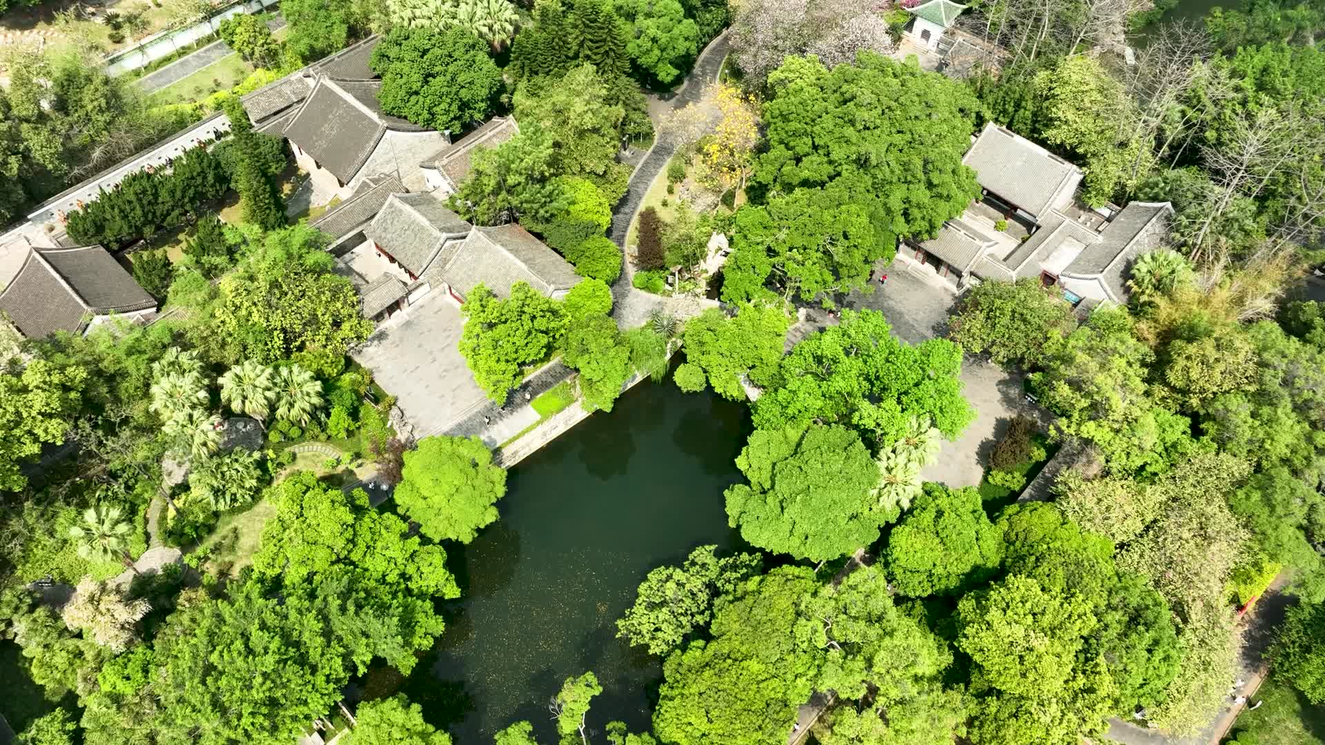 4K航拍广西柳州柳侯公园视频的预览图