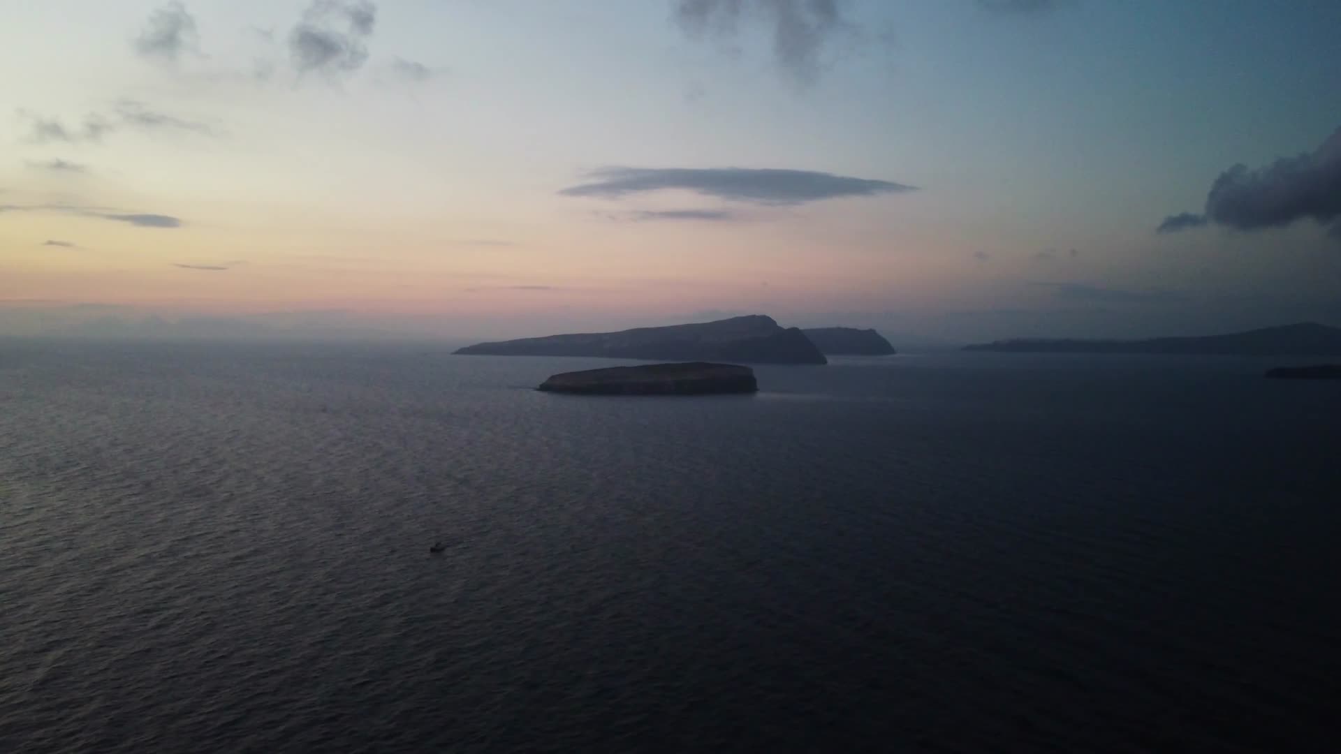 傍晚海面岛屿航拍视频的预览图