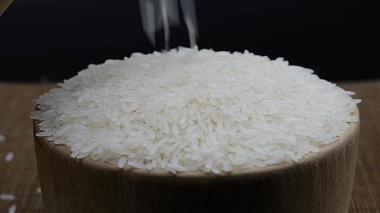 大米五常大米粮食视频的预览图
