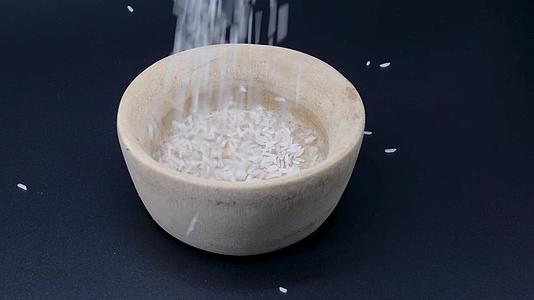 大米五常大米粮食视频的预览图