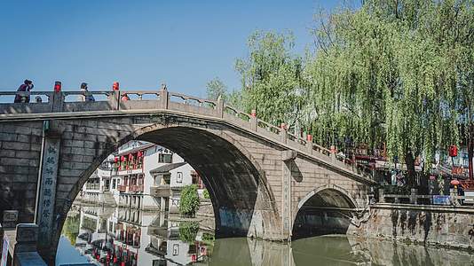 江南古镇拱桥延时摄影4K视频的预览图